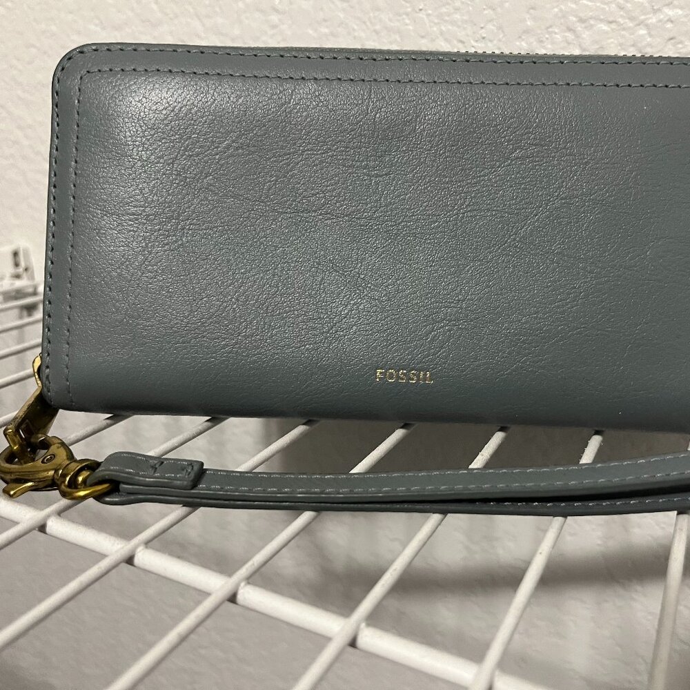 FOSSIL~  pebble leather large continental zip around wallet/wristlet, blue/grey